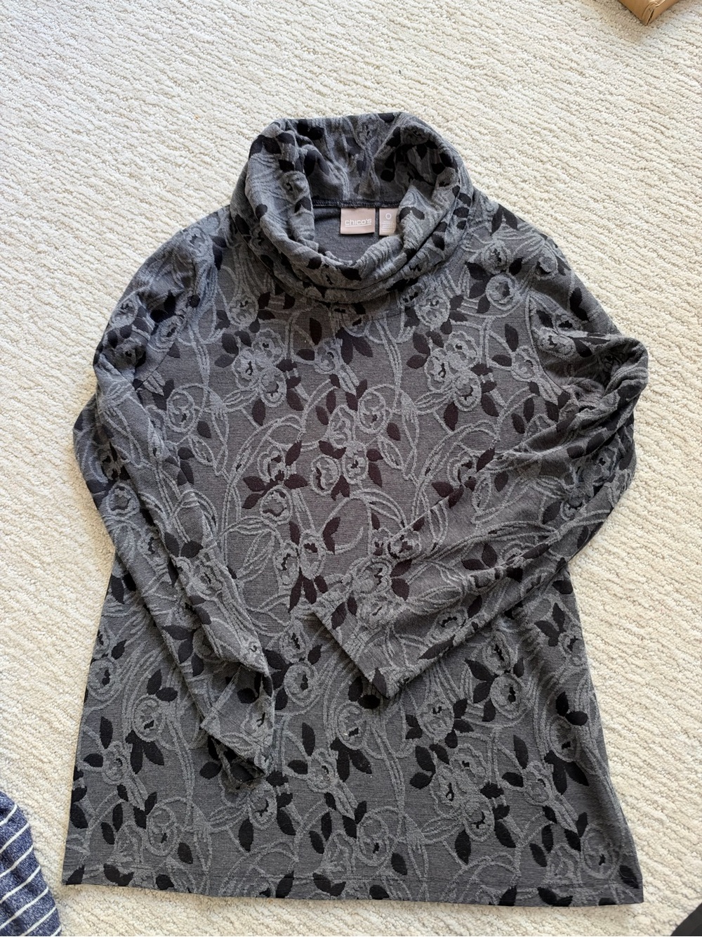 Chico's Charcoal Floral Cowl Neck Sweater size 0 women small lightweight.